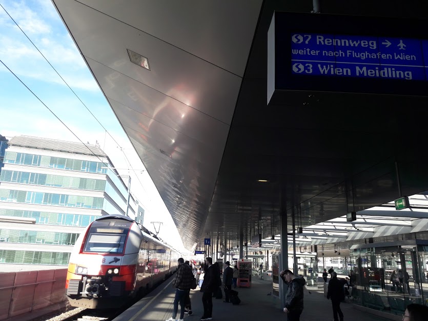 Как добраться из аэропорта Вены в центр дешево