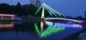 сквер стрелка мост ночью