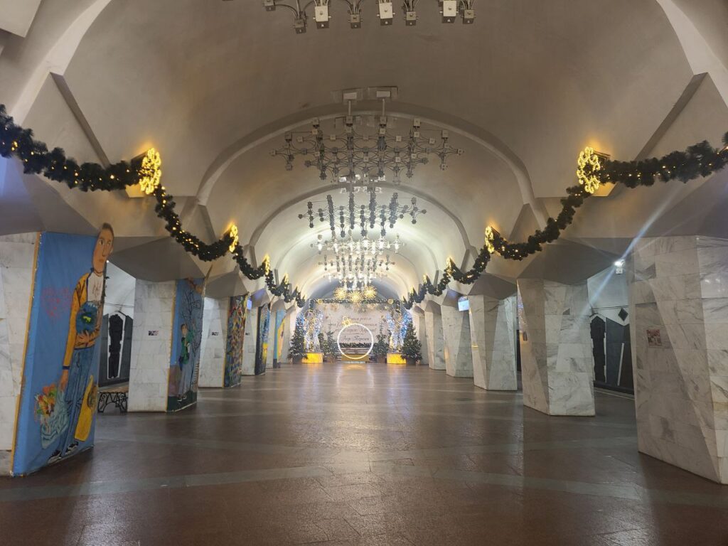 Новый год в метро Харьков