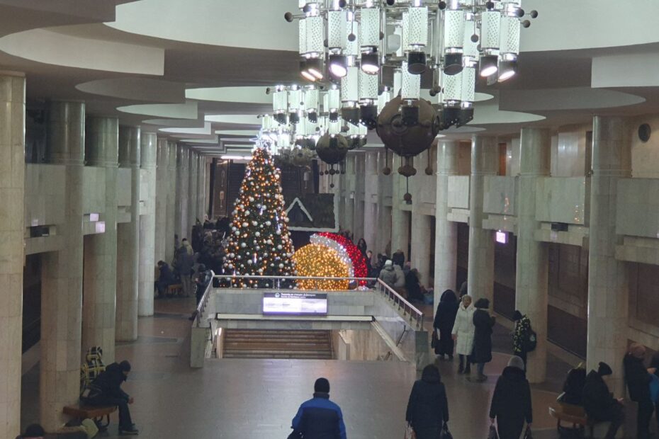 елка в метро Харьков