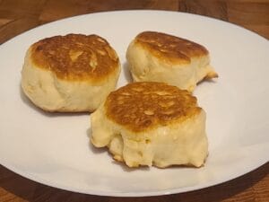 пишні дріжджові оладки