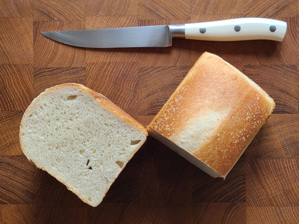 м’який хліб на заквасці у формі